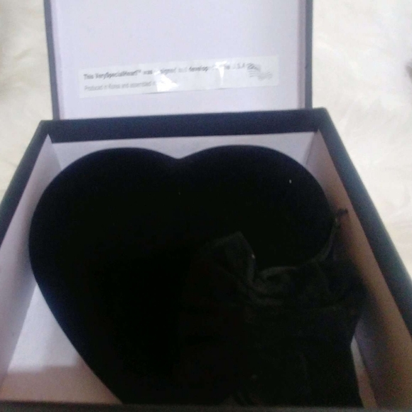 A Very Special. Heart Necklace - Picture 2 of 4